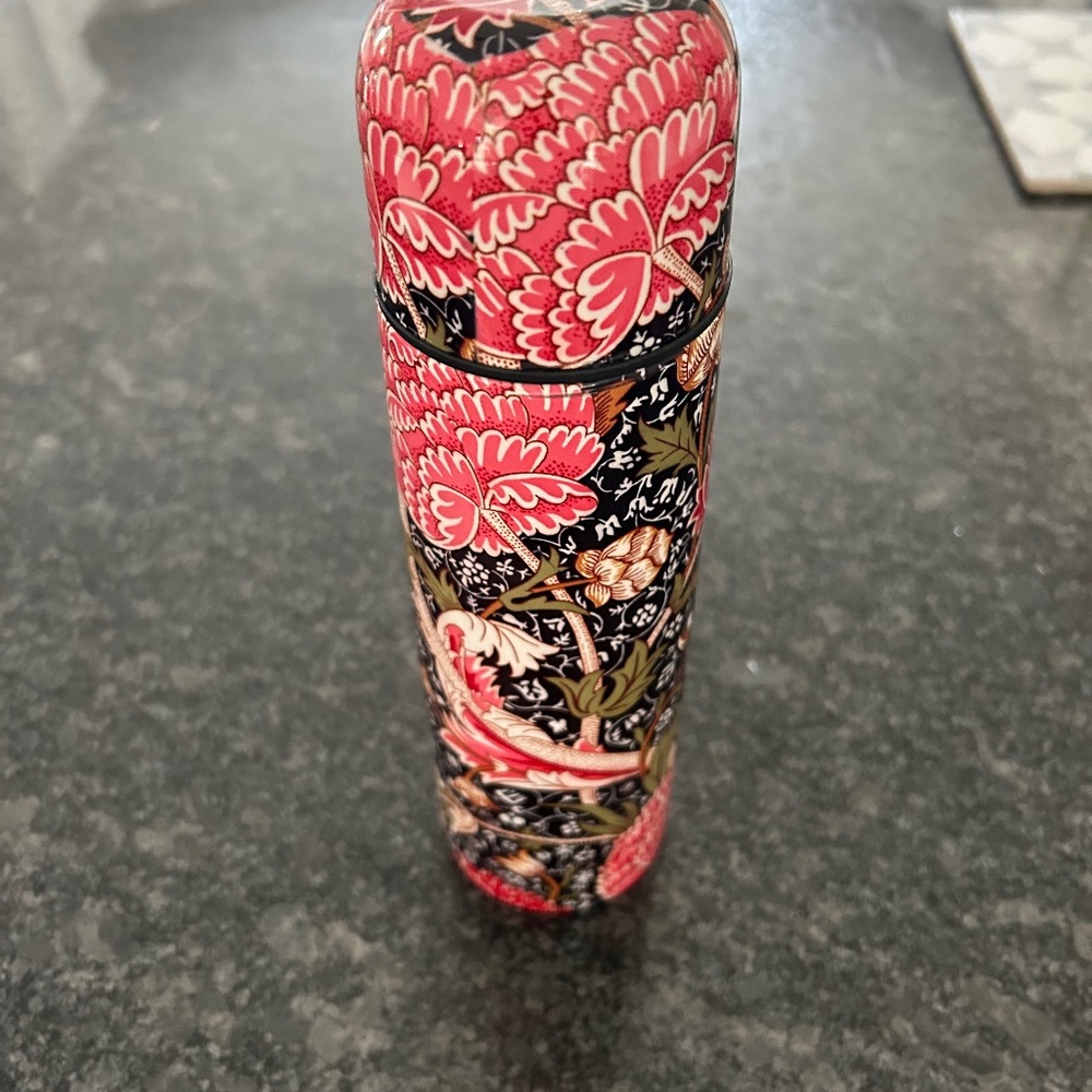 V & A floral thermos